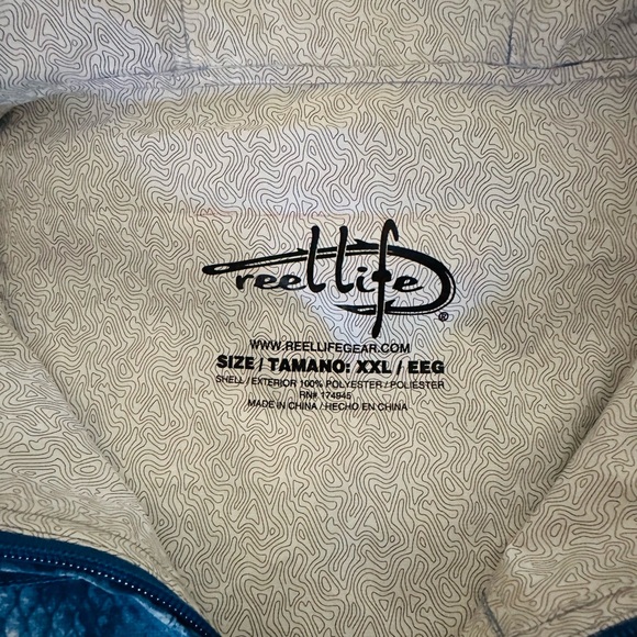 Reel Life waterprf jacket w/hood.Will fit Women's or Men's XXL 26" armpit-armpit - Picture 4 of 4